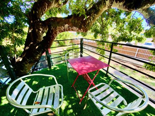 Punaauia Casa | Tiny house under a tree by Vaiava beach