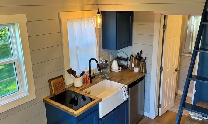 Poplar Ridge Casa | Tiny house w/ views, local amenities and charm.