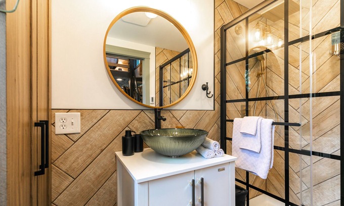 East Syracuse Casa | Tiny house with private Hot Tub