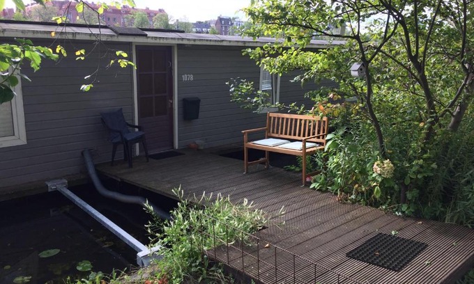 Amsterdam East Cama Y Desayuno | Tiny Houseboat B&B on the Amstel River