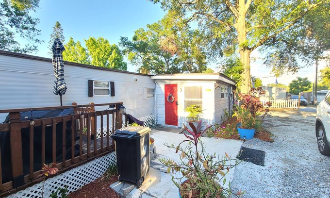 Casselberry Casa | Tiny remodel mobile home close to Orlando and Sanford Airport.