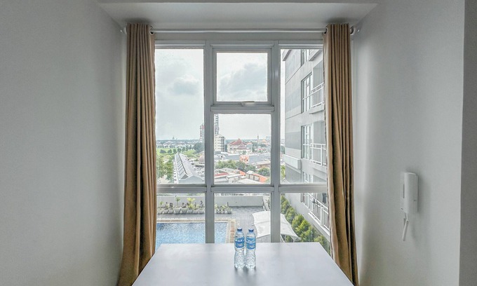 Surabaya Apartamento | Tiny Studio with Pool View at Taman Melati Surabaya Apartment