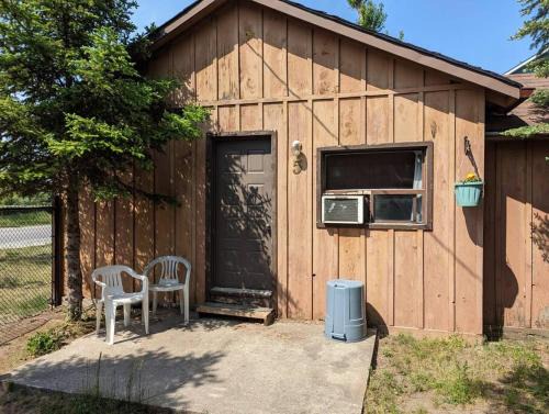 Wasaga Beach Casa | Tiny Wood Cottage 05