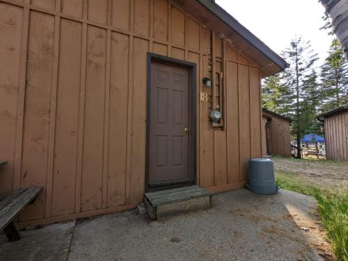 Wasaga Beach Casa | Tiny Wood Cottage 18
