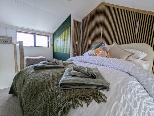 Seafront Chalet De Esquí | TinyTin home on the ocean