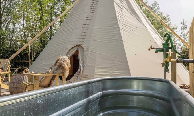 Lembeke Alquiler De RV | Tipi Bo Deluxe