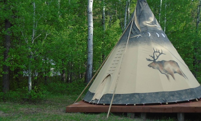 Eureka Alquiler De RV | Camping Tipi 6 Caribou Trail Wagon Camp