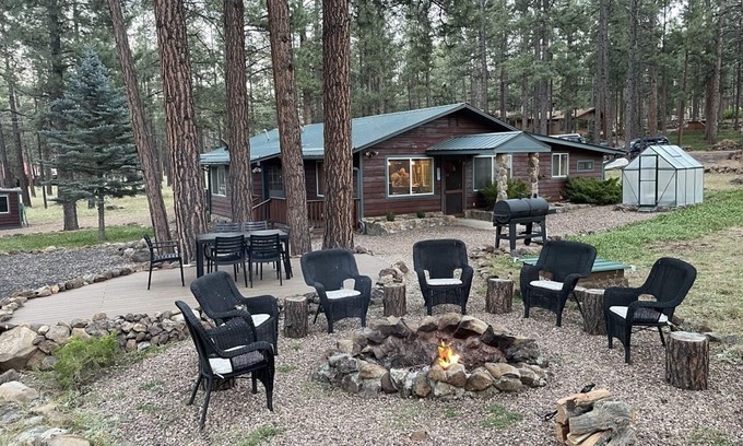 Greer Cabina | Tipsy Trout Cabin; a Hidden Gem in the Pines