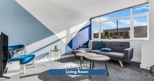 Tipton Casa | Tipton 3 Bedroom House Garden Sleeps 7 - JRR Stays