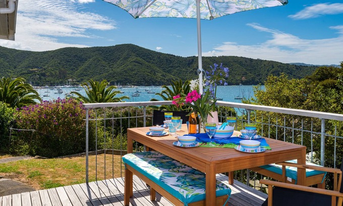 Waikawa Bay Casa | Tirohanga Wai - Waikawa Holiday Home