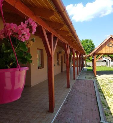 Tiszaszolos Apartamento | Tisza-Tavirózsa Vendégház