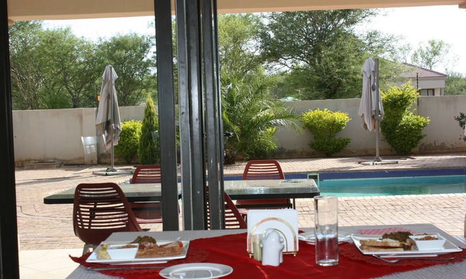 Ramotswa Casa | Titan Valley Guest House & Stargazing