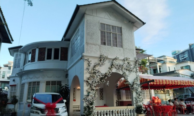 Titiwangsa Casa | Titiwangsa Villa . Spacious with 12 bedrooms attached bathrooms , Free Wi Fi .