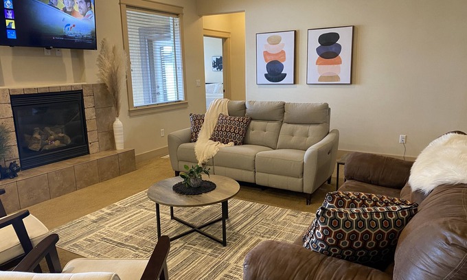 Twin Falls Casa | TJ Rancher home, private yard, king beds, 2.5 bath