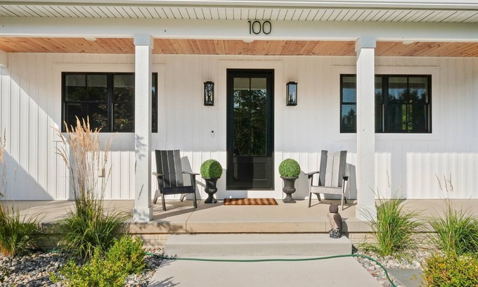 Leland Casa | TLC Cottage in Leland - New- sleeps 12!