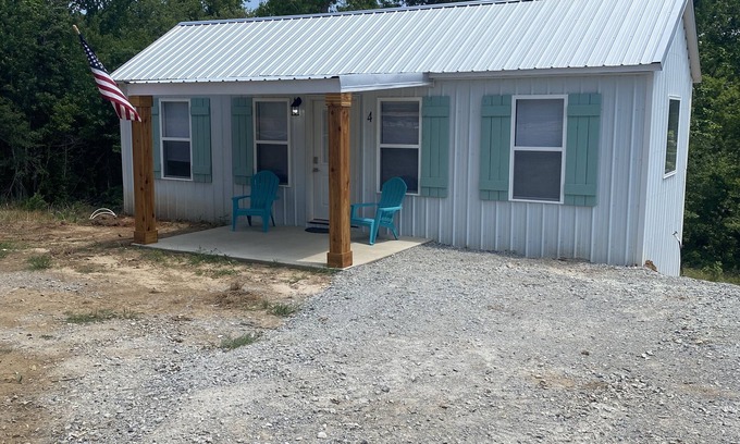 Sugar Tree Cabina | TN River Cabin! Sleeps 5-6! Located on the river! Boat ramp just feet away!
