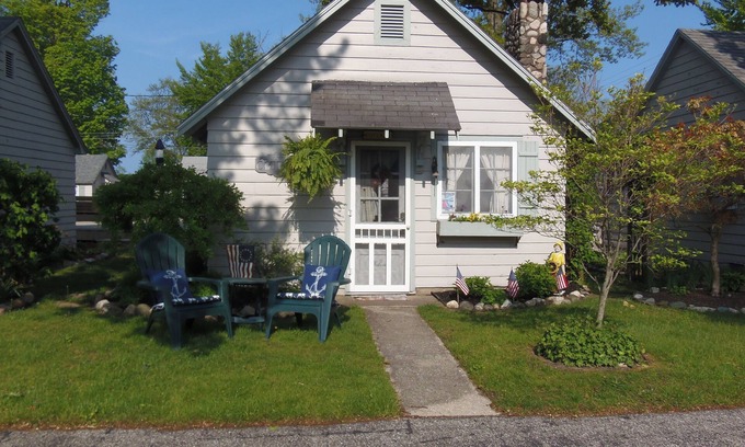 Ludington Cabaña | A Ludington Cottages
