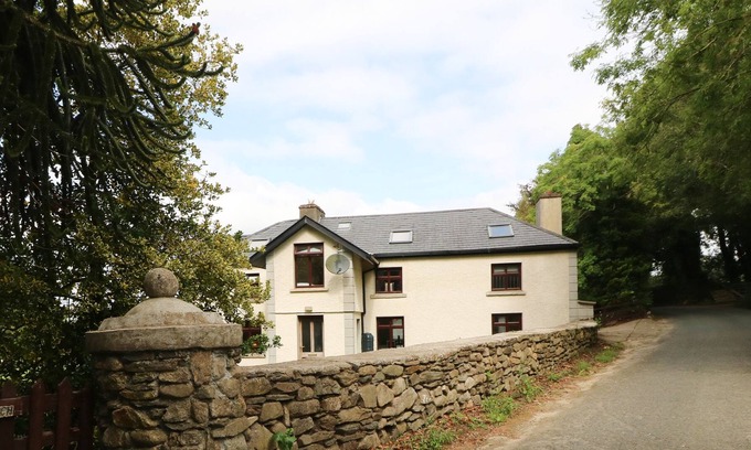 Aughrim Cabaña | TOBERLONAGH, family friendly in Aughrim, County Wicklow