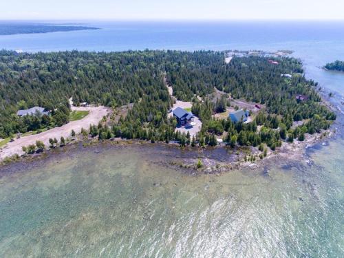Northern Bruce Peninsula Casa | Tobermory Modern Waterfront Escape