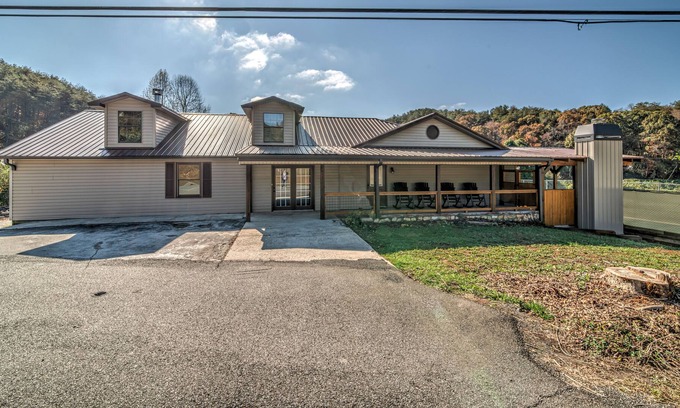 Williamstown Casa | Toccoa River casa w / piscina privada y acceso rápido al centro de la ciudad