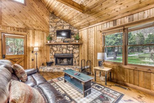 Mineral Bluff Casa | Toccoa River Retreat