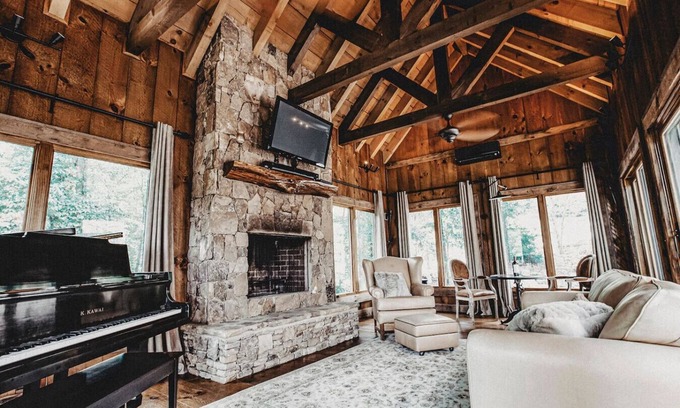 Blue Ridge Apartamento | Luxe Mtn Retreat – 3 King Suites, River Access, Hot Tub