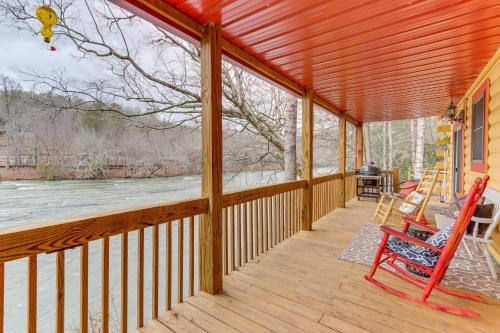 Mineral Bluff Casa | Toccoa Waterfront Hideaway Hot Tub and Fire Pit!