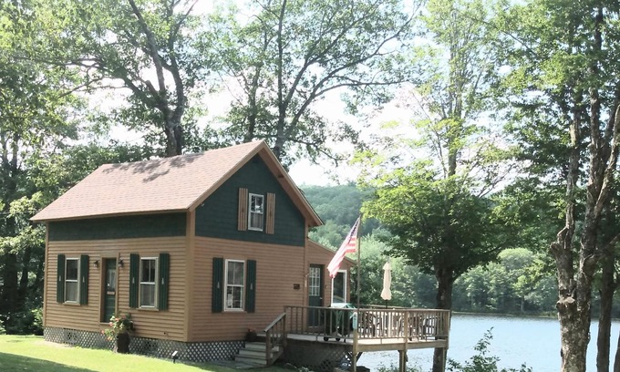 Greenwood Cabina | Toddy's camp on the pond