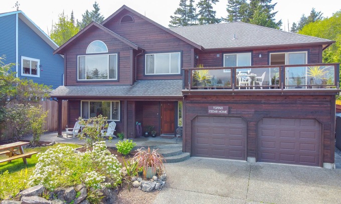Tofino Casa | Tofino Cedar Home con una vista del puerto