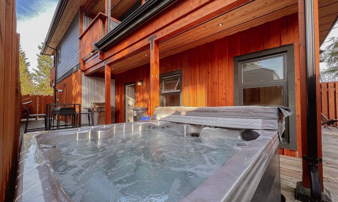 Tofino Casa | Tofino Escape-Hot Tub, Modern, Marina, Pets, BBQ