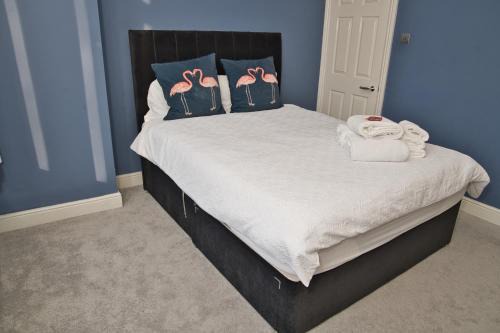 Ealing Common Apartamento | Together in Ealing, Modern 2-Bed Flat with Garden, Patio & Parking & Sleeps 5
