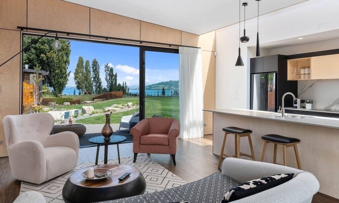 Hamurana Villa | Toka Ridge 1bd Lake View Lux Villa w/ HotTub