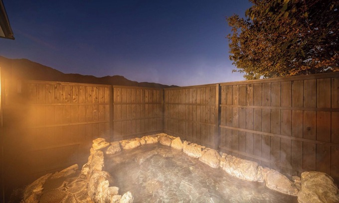 Yufuin Onsen Casa | Toki Huge Outdoor Hot spring2 story house / Yufu Ōita