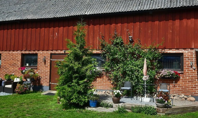 Tollarp Casa | Tollarp - Barn - Sleeps 3 - Pet Friendly - Parking
