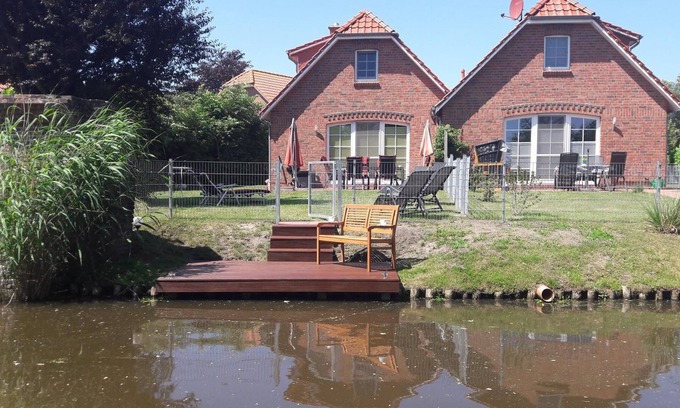 Eilsum Casa | Tolles Ferienhaus Direkt am Wasser