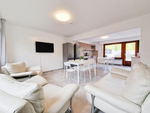 Neuenkamp Apartamento | Tolstov House - 6 Room House with Terrace and Parking - 25 Min Messe DUS & Airport DUS