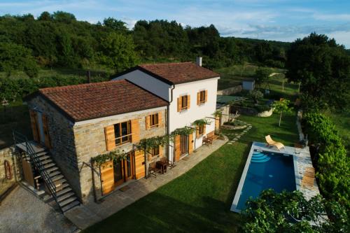 Tinjan Casa | Tomažev SVET