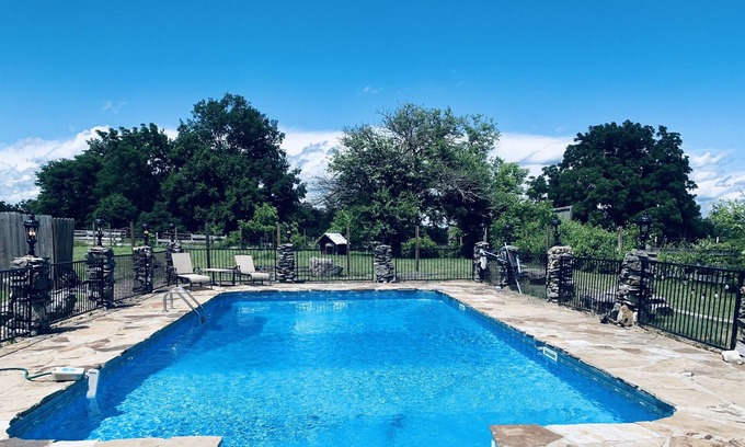 Huntsville Casa | Tombstone Ranch Pool Hot Tub Country Setting