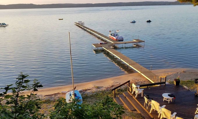 Empire Casa | Tonawathya - Spacious Lakefront Gem, Pvt Beach, Dock & Location Near Glen Arbor