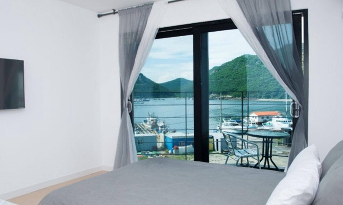 Iun Casa | Tongyeong Chorokbitbada Pension