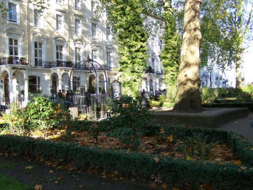 Paddington Hotel | Tony's House Hotel