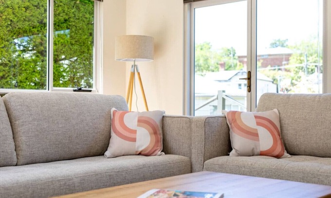 East Launceston Casa | Tookenburg Townhouse - prestige city fringe
