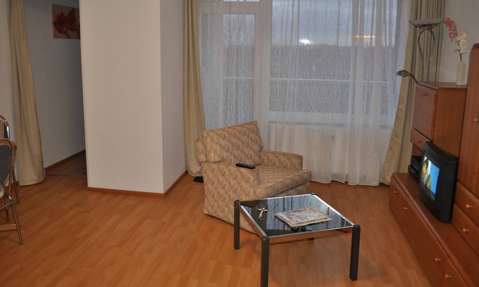 Urbach Apartamento | Apartamento superior en el aeropuerto, estacionamiento gratuito. Fi