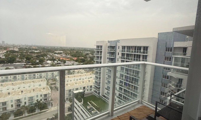 Highland Garden Condominio | Top-Floor 2/2 Furnished Apt w/ View, Amenities, Parking — Month-to-Month!