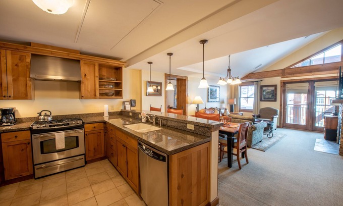 Crested Butte Condominio | Top Floor 2 Bedroom In Mountaineer Square- Slopeside Condo - No Cleaning Fee! by RedAwning