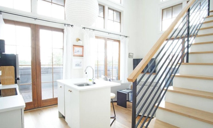 Yamacraw Village Apartamento | Top-Floor 2 BR in the Heart of Downtown Savannah