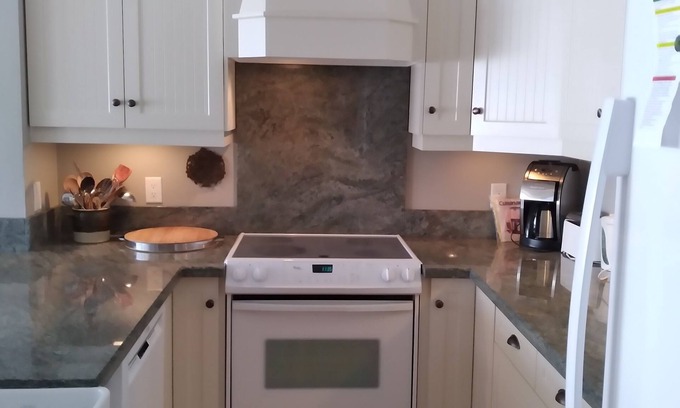 Kaslo Condominio | Top floor and beautiful view at Marina Ridge on Kaslo Bay