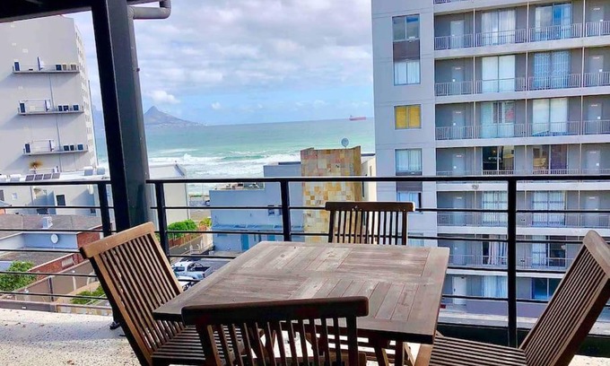 West Beach Apartamento | Top floor apartment by the beach