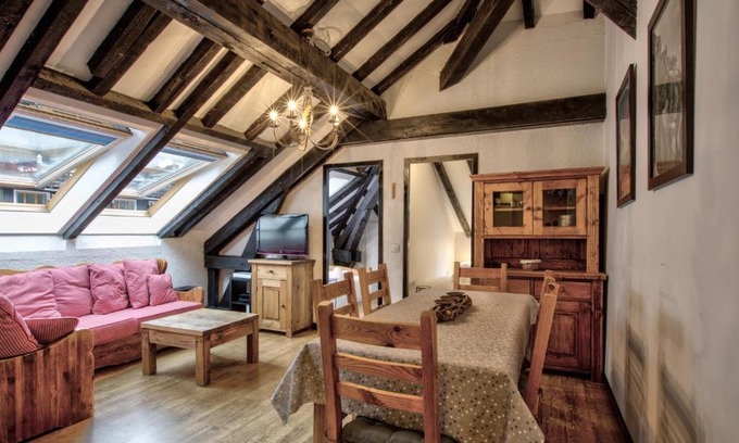 Chamonix City Centre Apartamento | Top floor Apartment Mansard - Central Chamonix Mont Blanc Haven