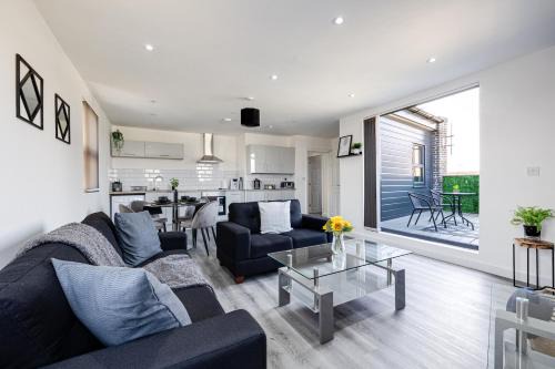 Offerton Apartamento | Top Floor Apartment with Private Balcony in Stockport Centre by HASS HAUS